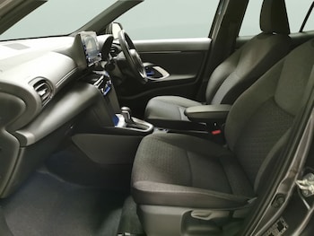 Used Toyota Yaris Cross 2022 for sale - 77381385: Photo