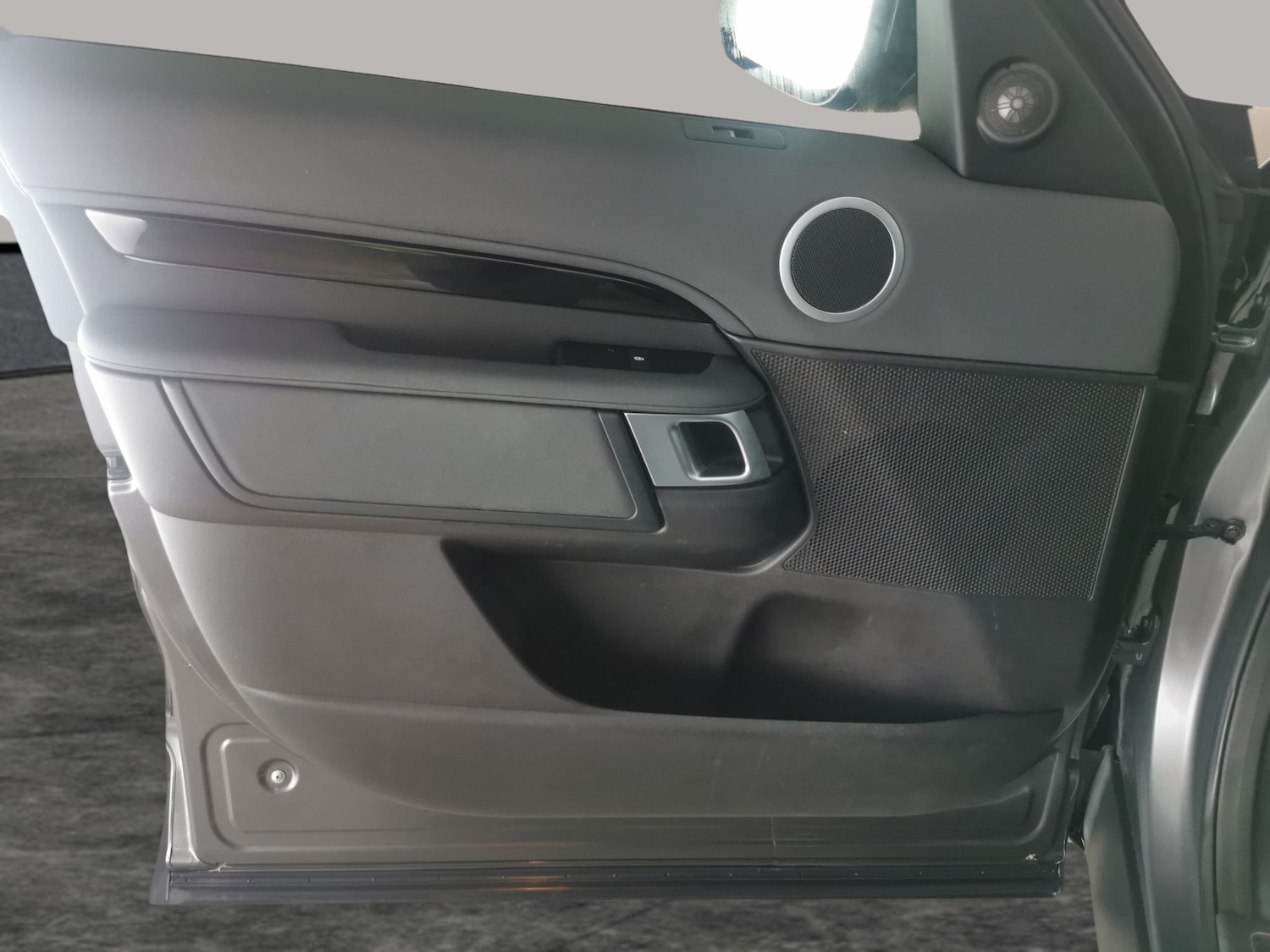 Used Land Rover Discovery 2018 for sale - 77047987: Photo 27