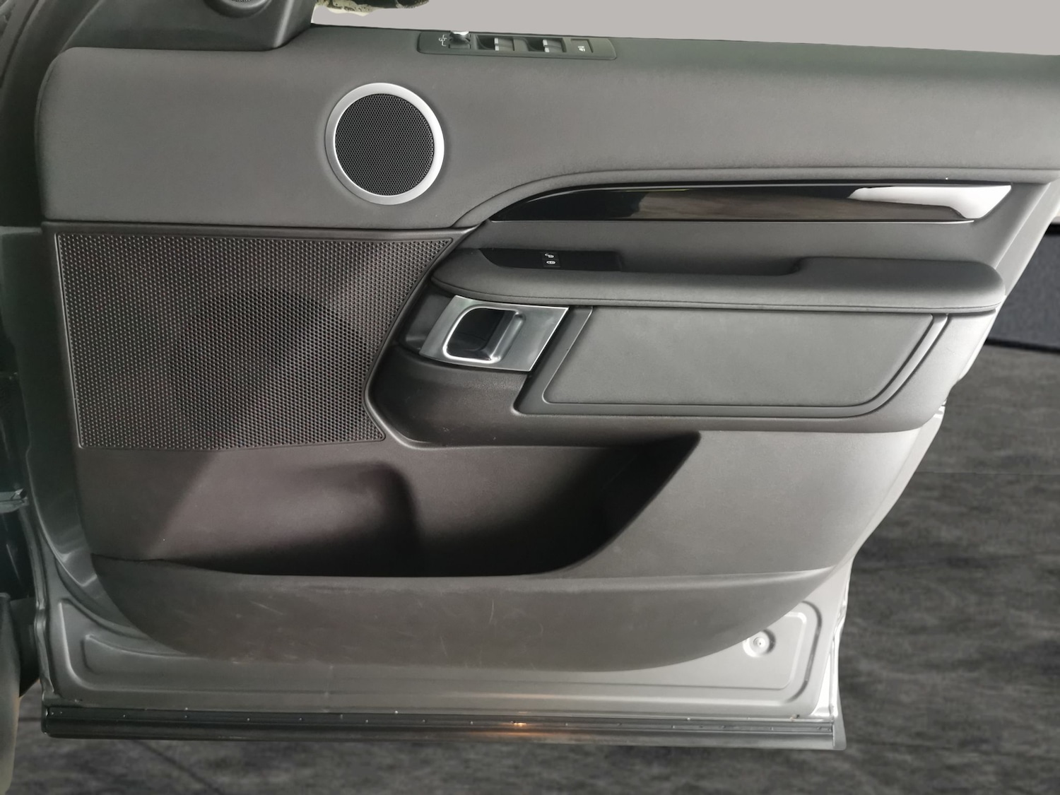 Used Land Rover Discovery 2018 for sale - 77047987: Photo 30