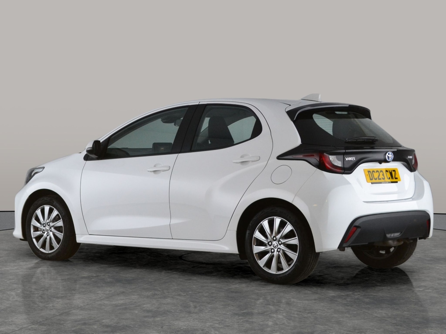 Used Toyota Yaris 2023 for sale - 76640916: Photo 8