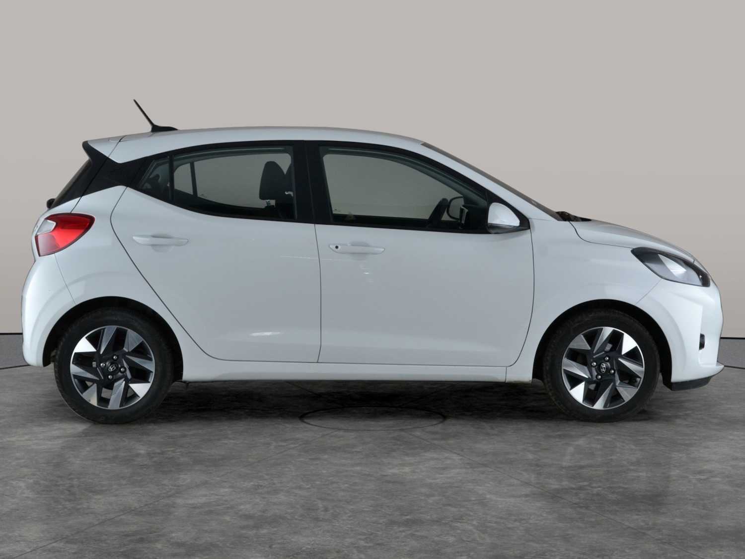 Used Hyundai i10 2023 for sale - 77219106: Photo 9