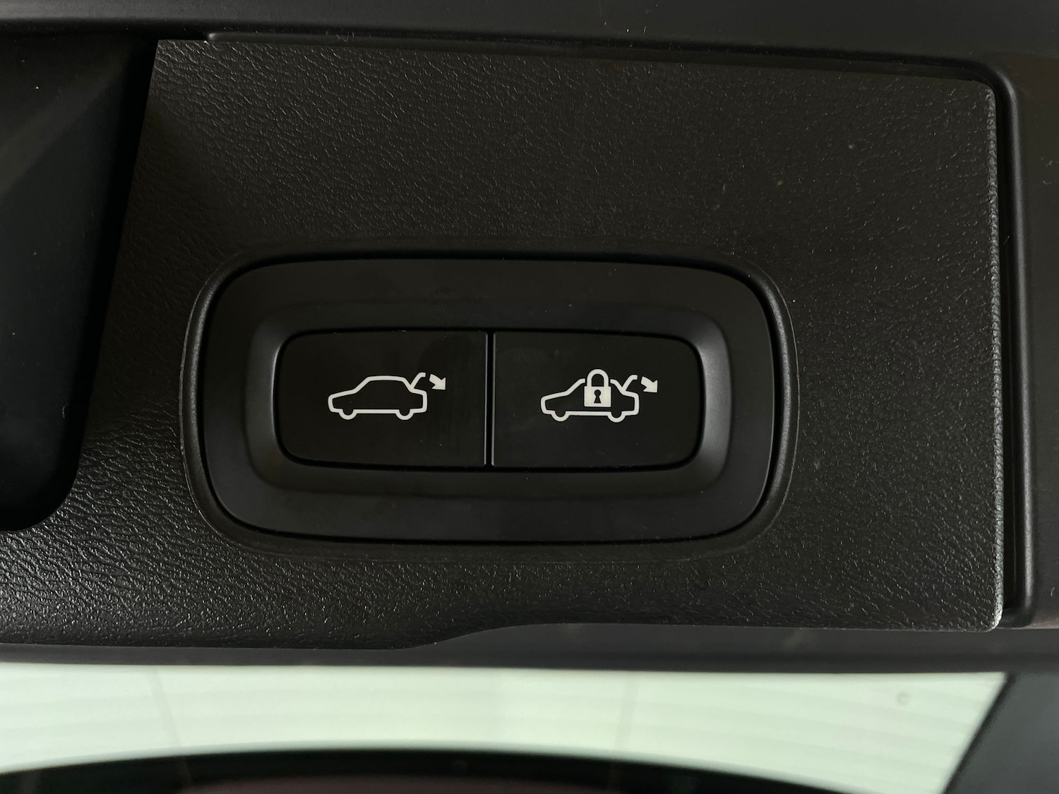 Used Volvo XC60 2022 for sale - 77350850: Photo 17