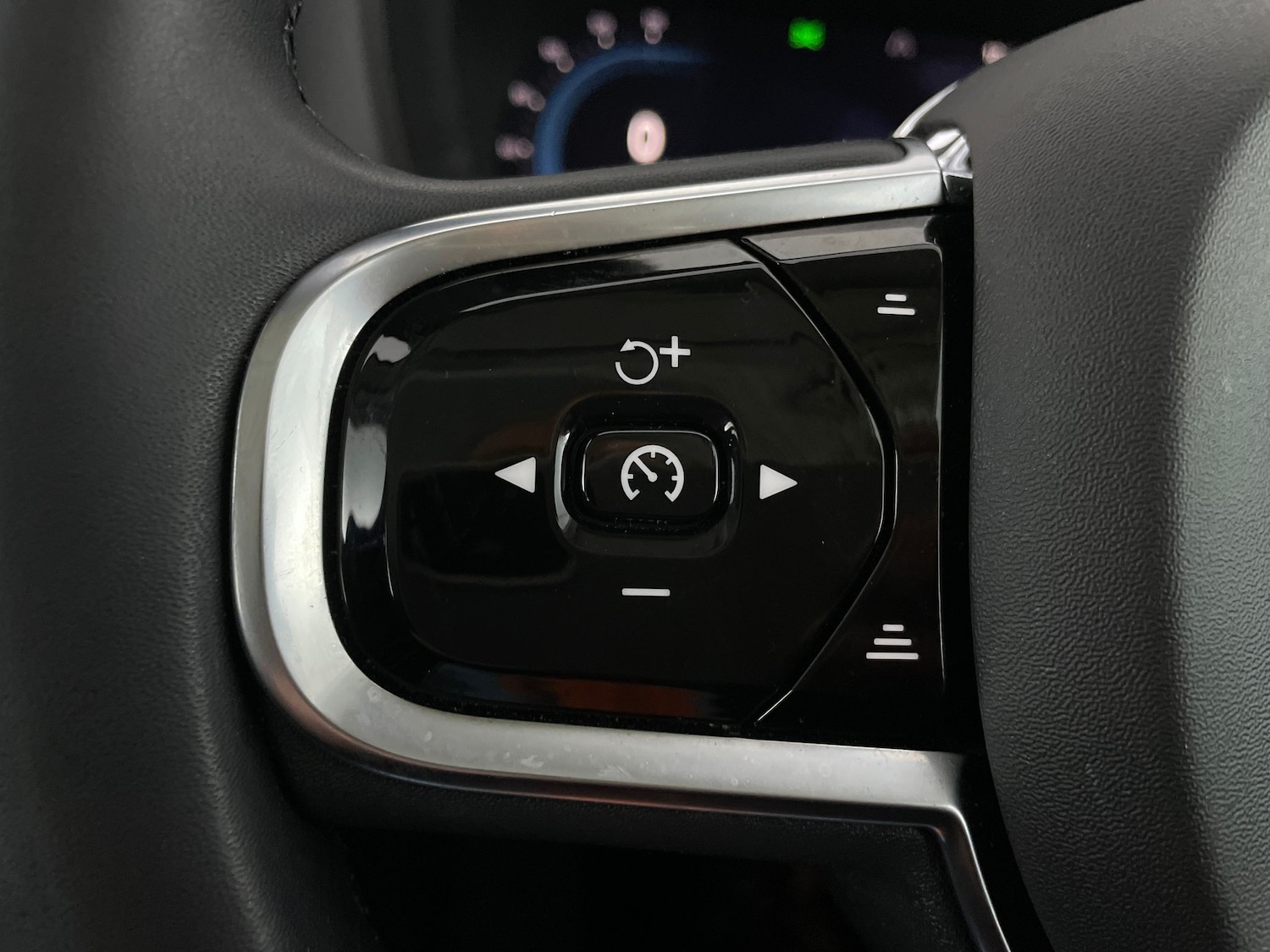 Used Volvo XC60 2022 for sale - 77350850: Photo 28