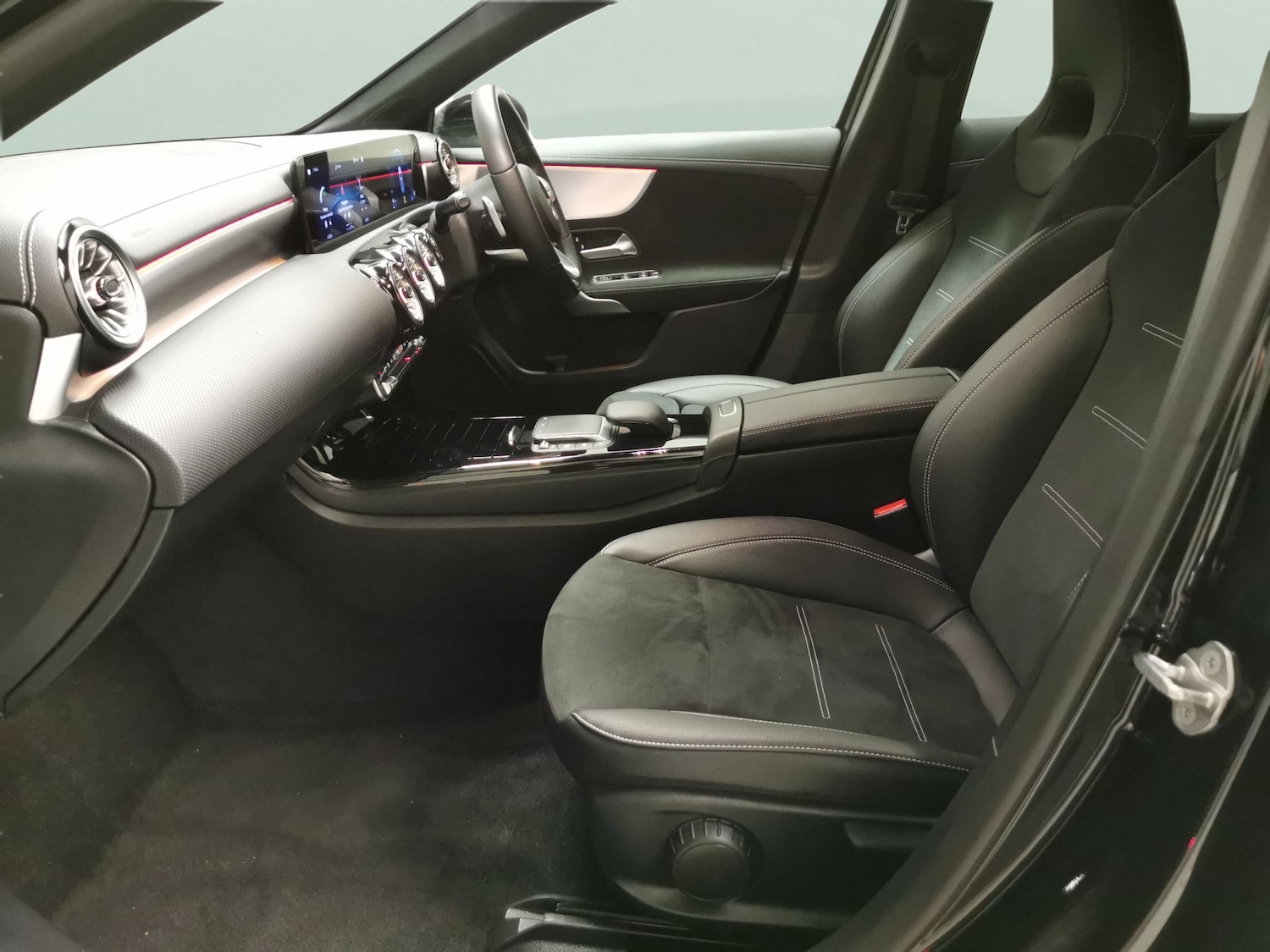 Used Mercedes-Benz A-Class 2022 for sale - 77799960: Photo 4