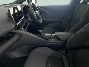 Used Toyota C-HR 2023 for sale - 76147153: Photo