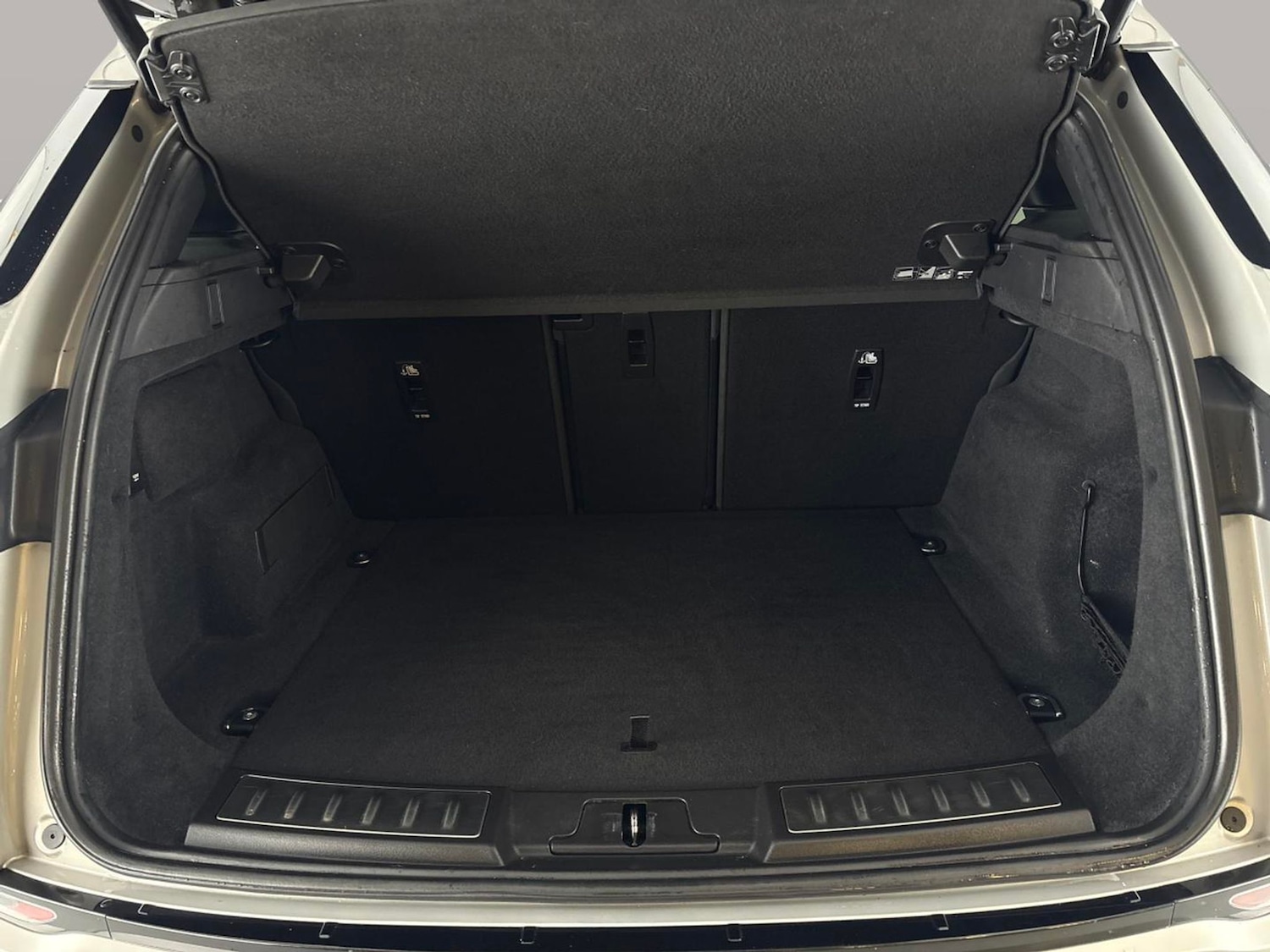 Used Land Rover Range Rover Evoque 2019 for sale - 76518307: Photo 38