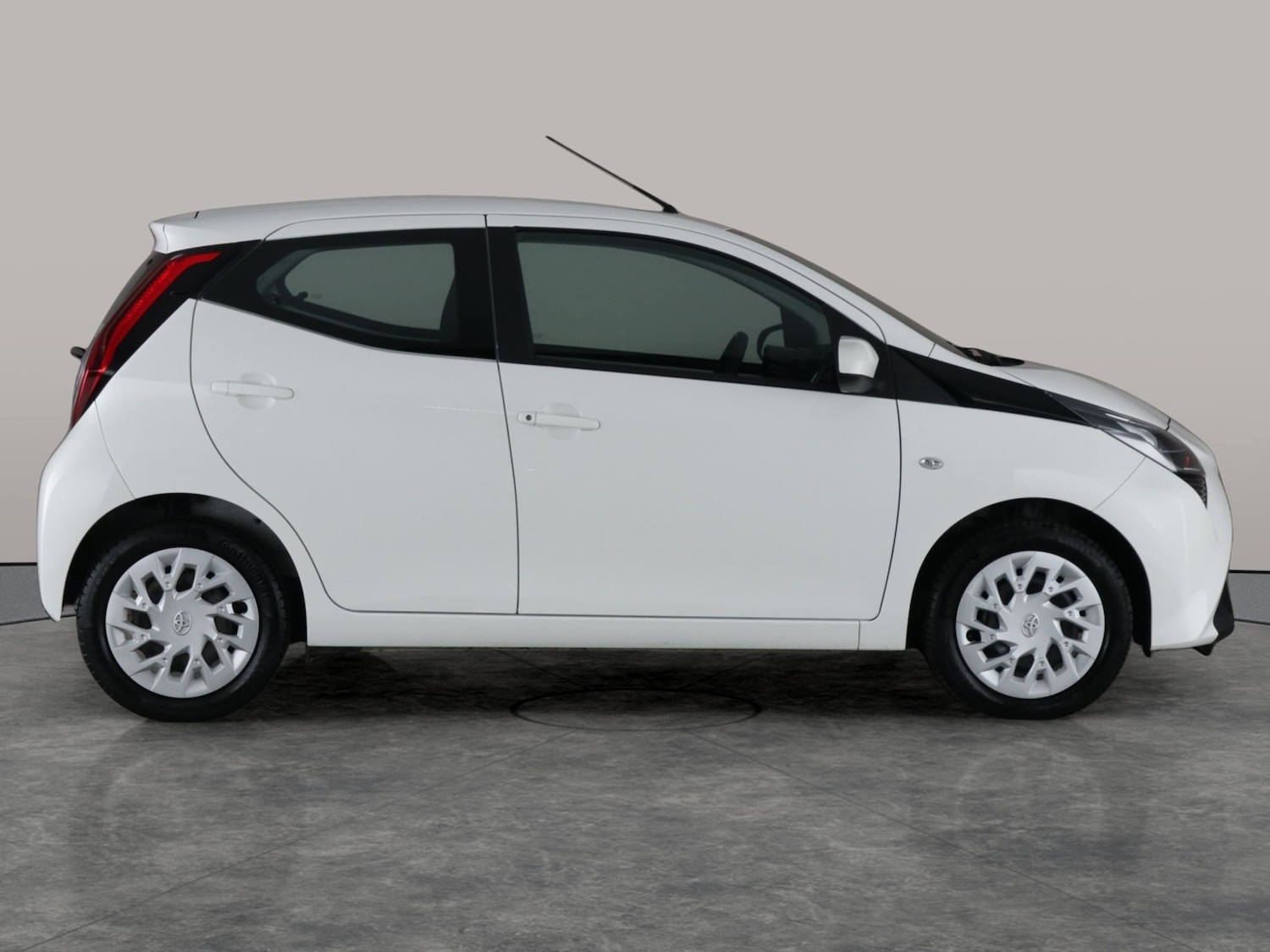 Used Toyota AYGO for sale - 76477624: Photo 9
