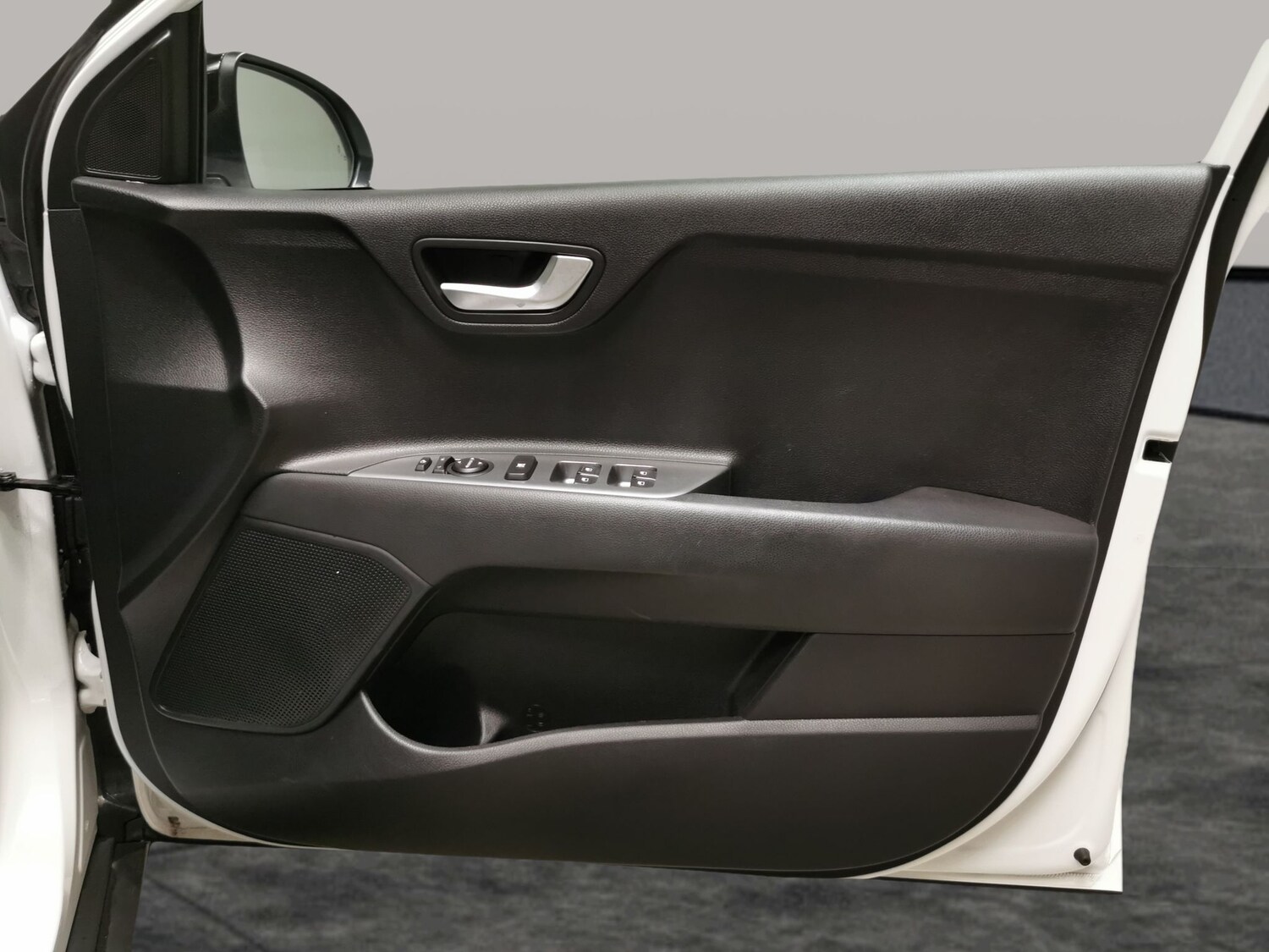 Used Kia Stonic 2023 for sale - 77942589: Photo 29