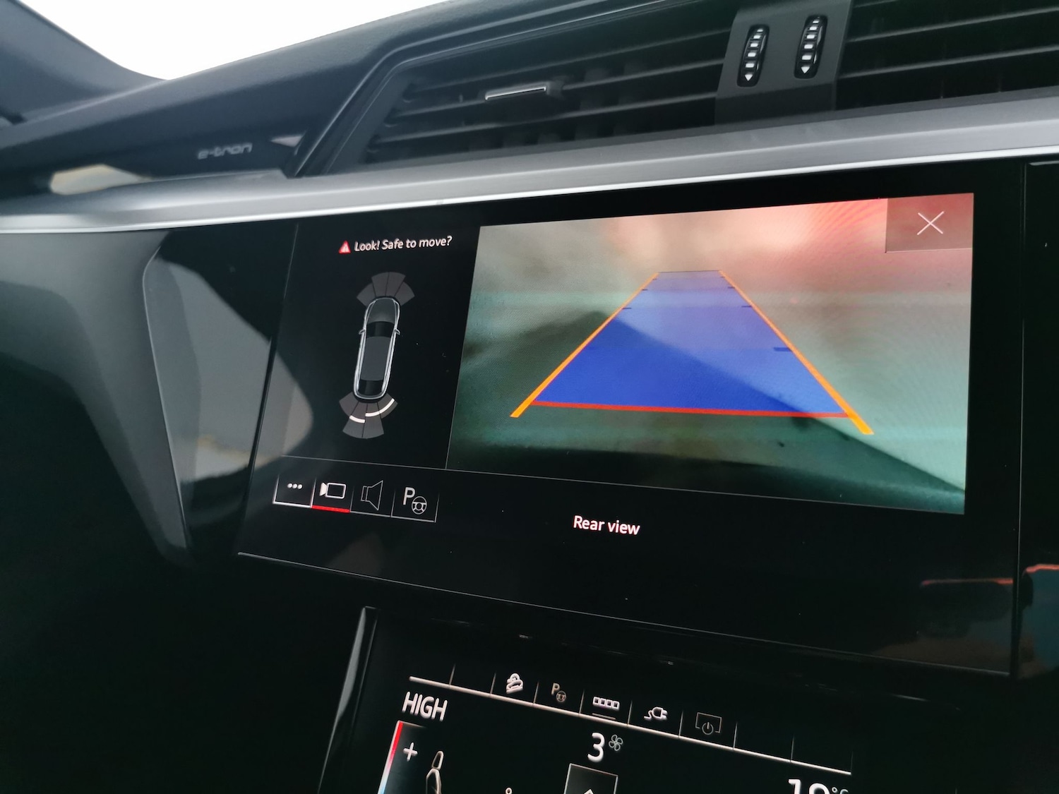 Used Audi e-tron 2023 for sale - 77225569: Photo 21