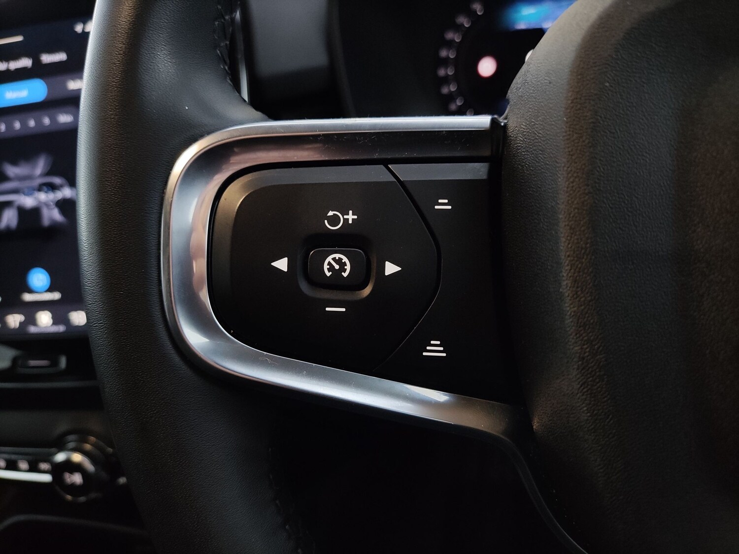 Used Volvo XC40 2023 for sale - 78218491: Photo 24