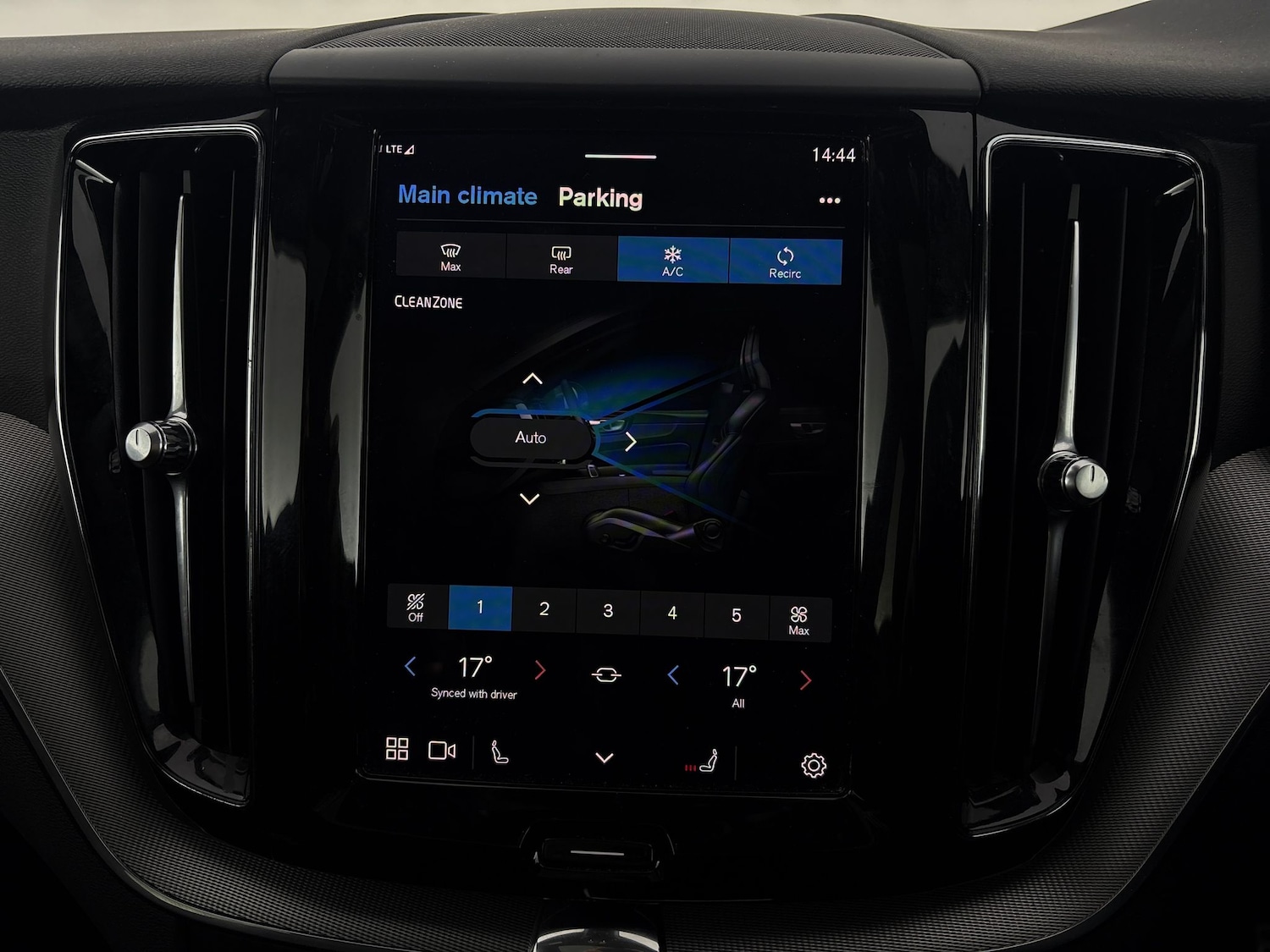 Used Volvo XC60 2021 for sale - 76859755: Photo 20