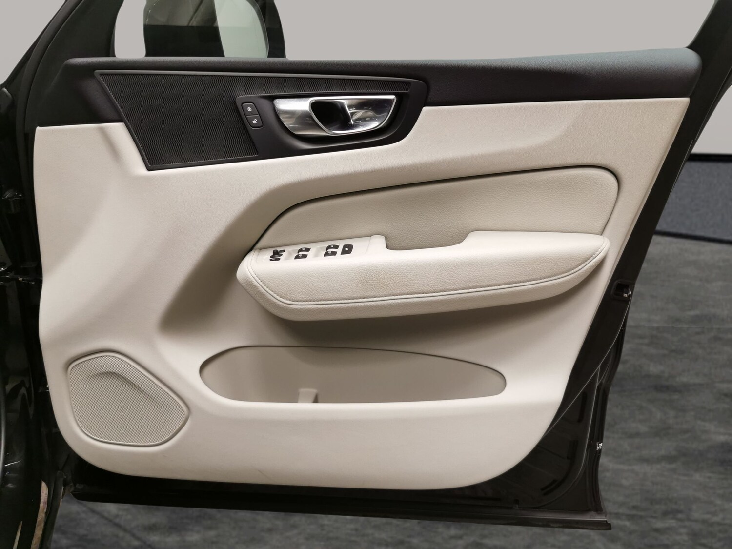 Used Volvo XC60 2020 for sale - 77842042: Photo 28