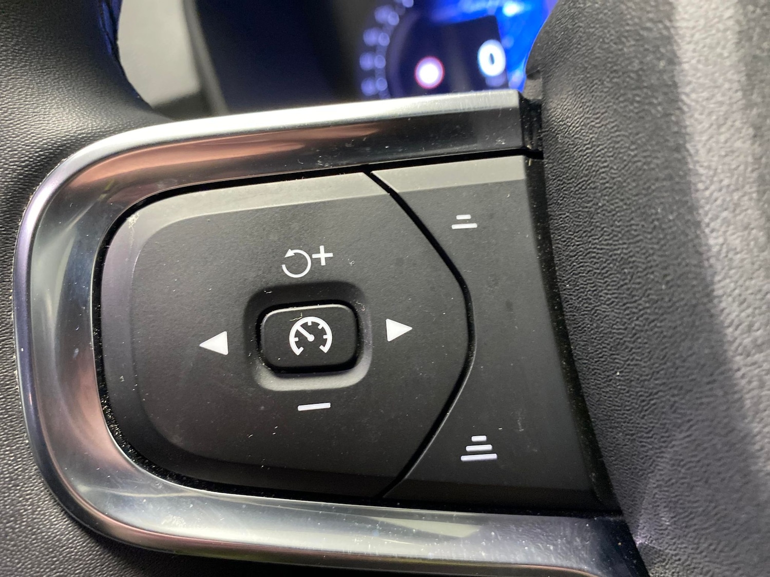 Used Volvo XC40 2022 for sale - 77802907: Photo 22