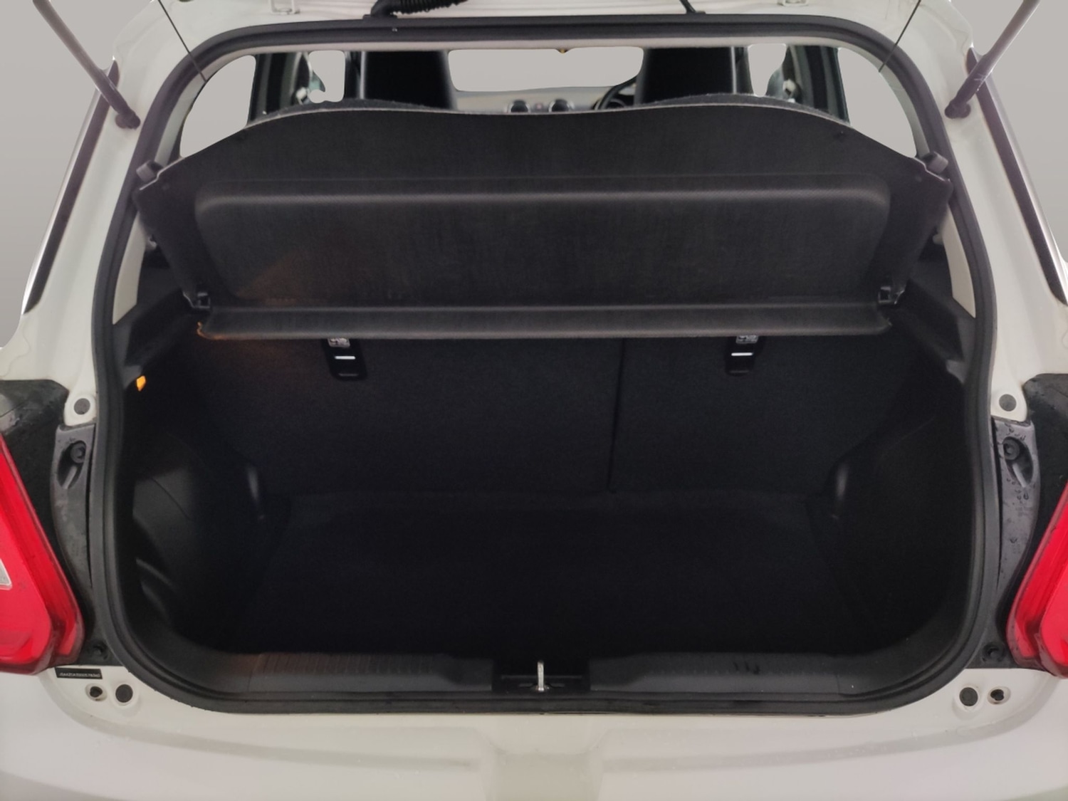 Used Suzuki Swift 2023 for sale - 78207330: Photo 28