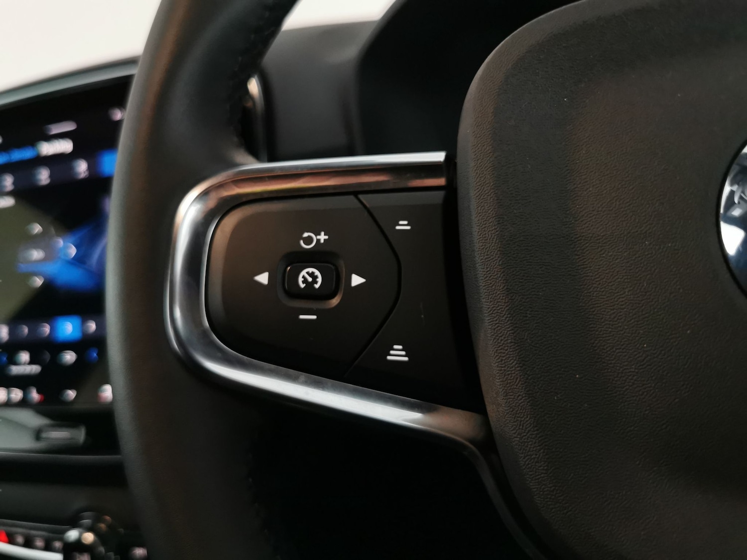 Used Volvo XC40 for sale - 76725370: Photo 23