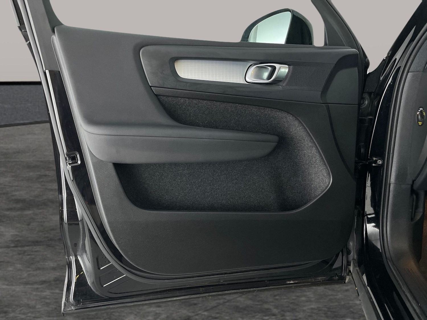 Used Volvo XC40 2024 for sale - 76577863: Photo 31