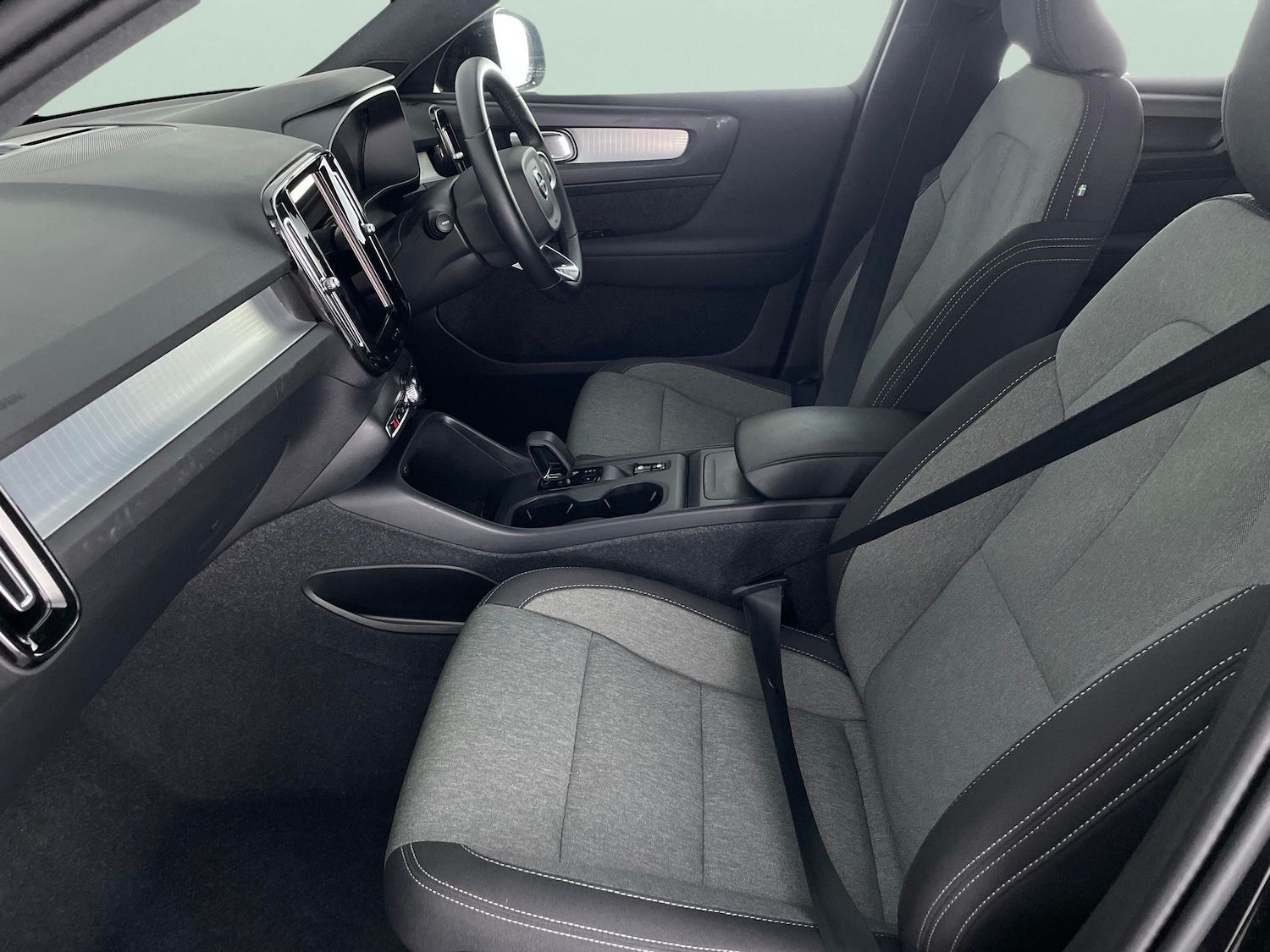 Used Volvo XC40 2024 for sale - 76577863: Photo 4