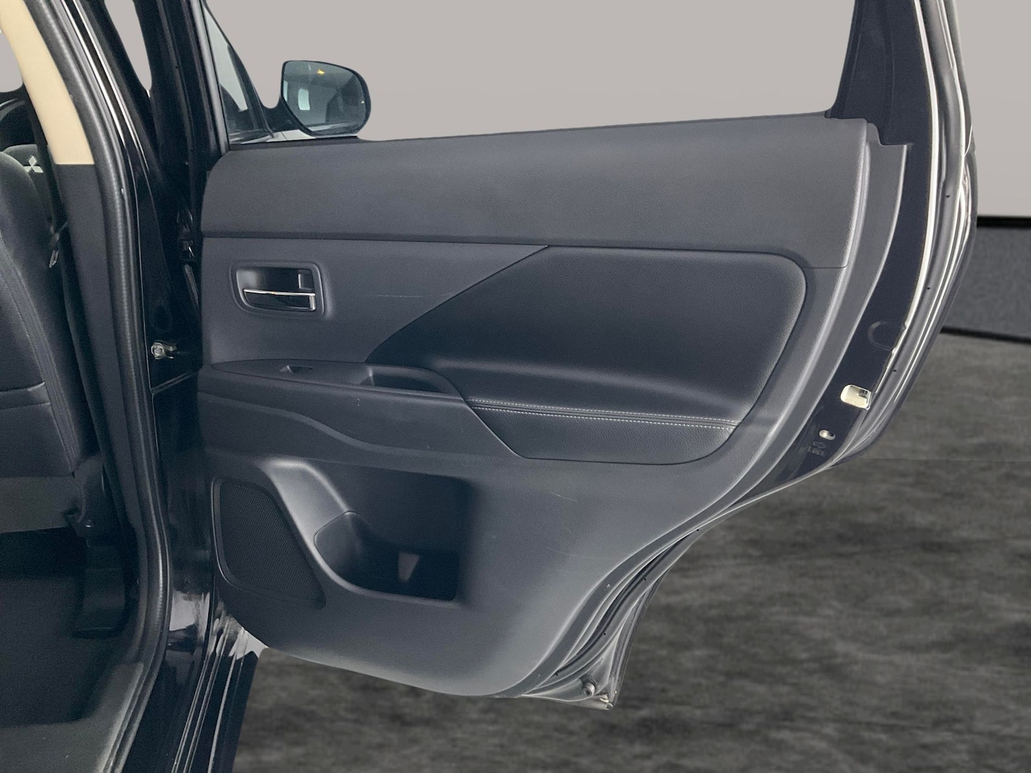 Used Mitsubishi Outlander 2015 for sale - 76691818: Photo 32