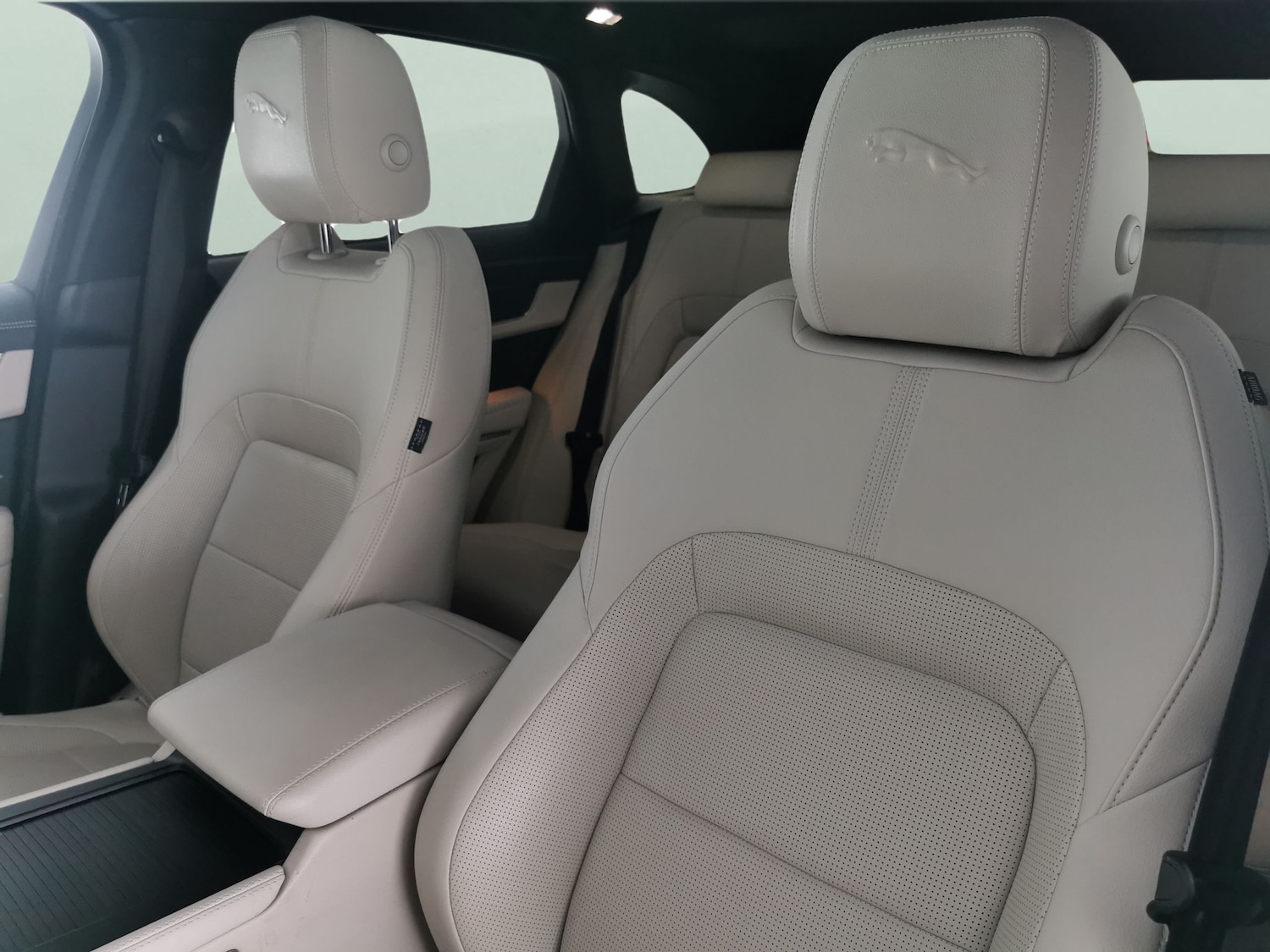 Used Jaguar F-Pace 2023 for sale - 77053470: Photo 7