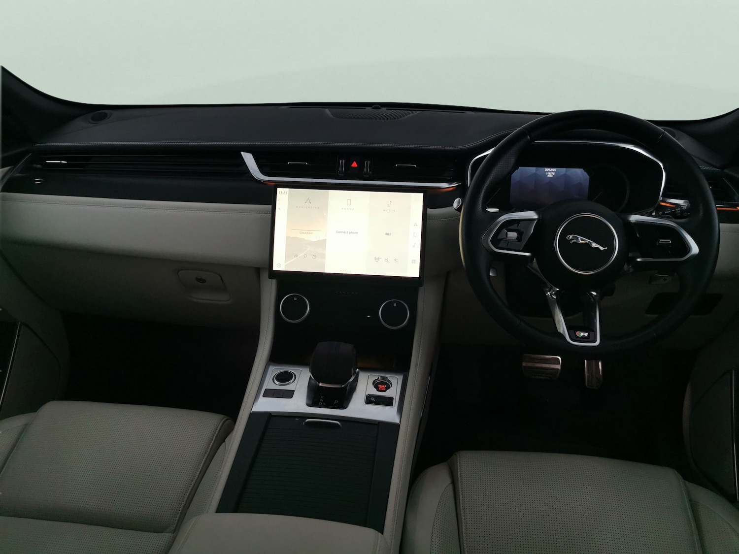 Used Jaguar F-Pace 2023 for sale - 77053470: Photo 9