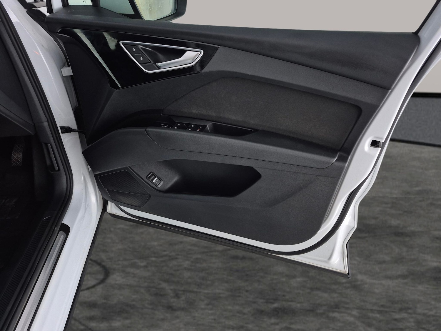 Used Audi Q4 e-tron 2023 for sale - 77975833: Photo 32