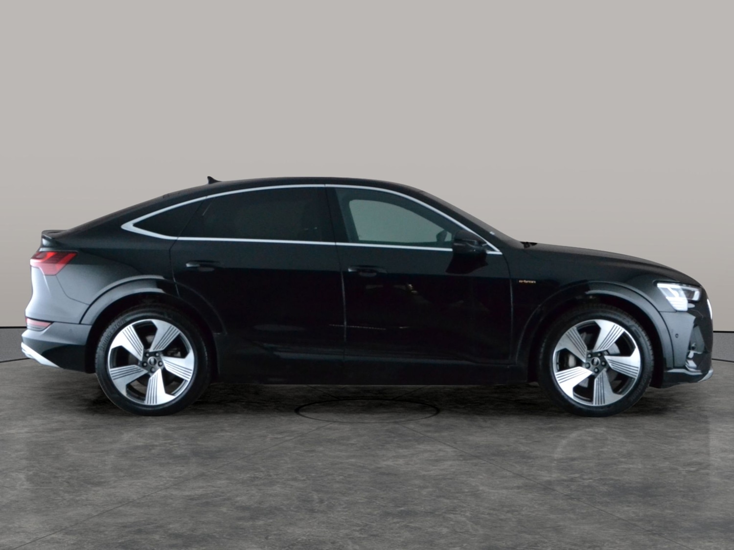 Used Audi e-tron 2023 for sale - 77896660: Photo 9