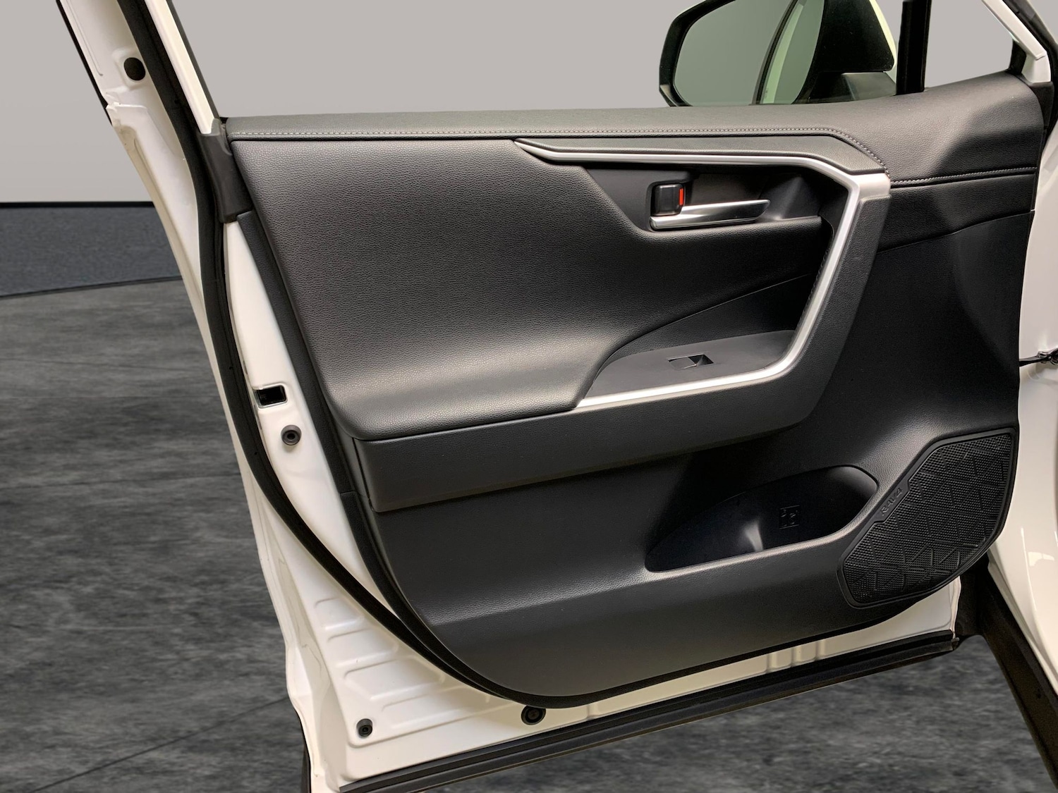 Used Toyota RAV4 2019 for sale - 76438395: Photo 38