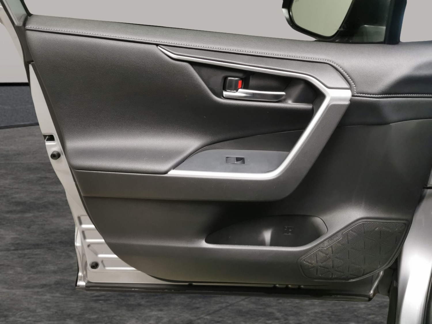 Used Toyota RAV4 2021 for sale - 78001032: Photo 30