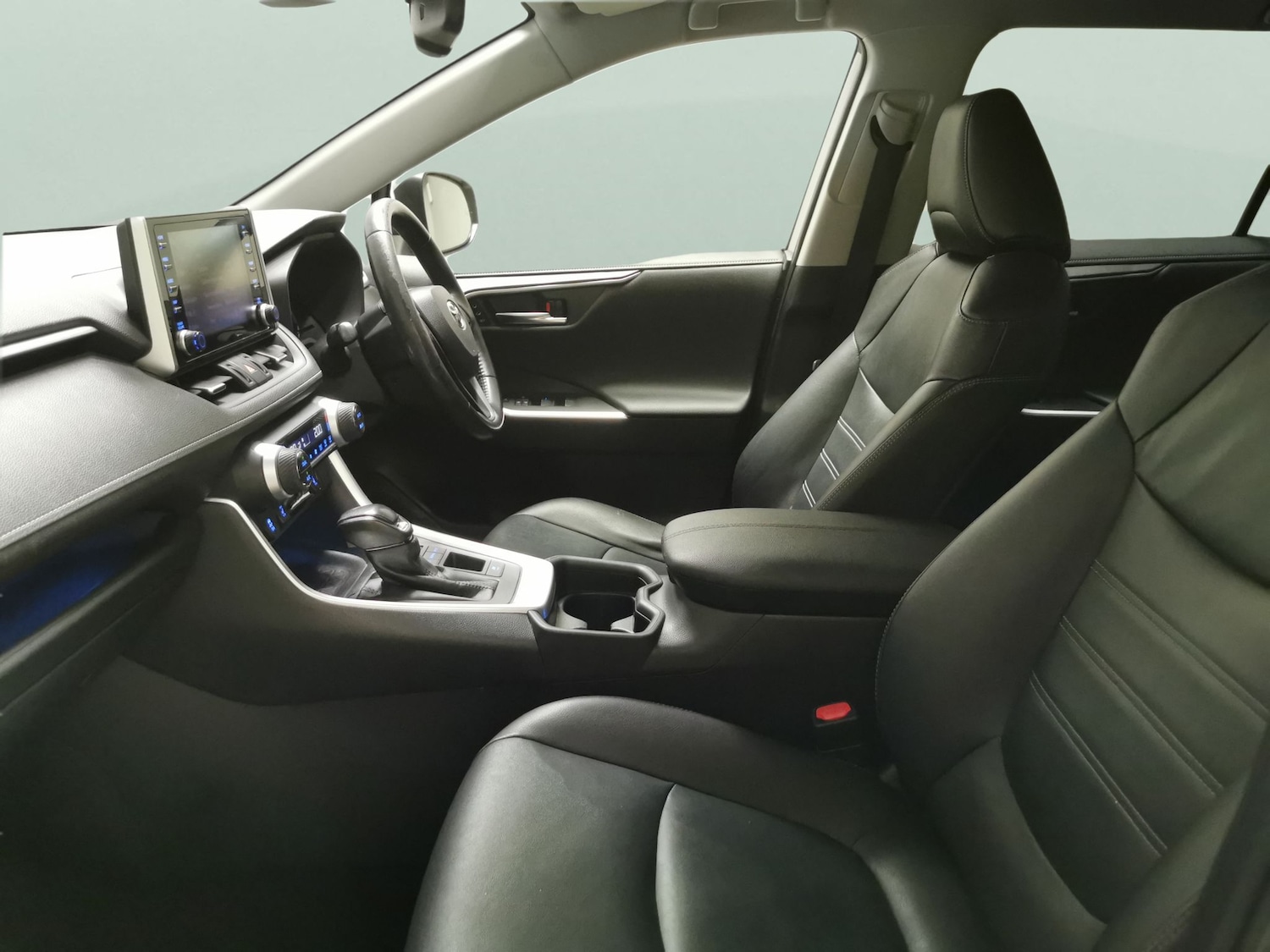 Used Toyota RAV4 2021 for sale - 78001032: Photo 4