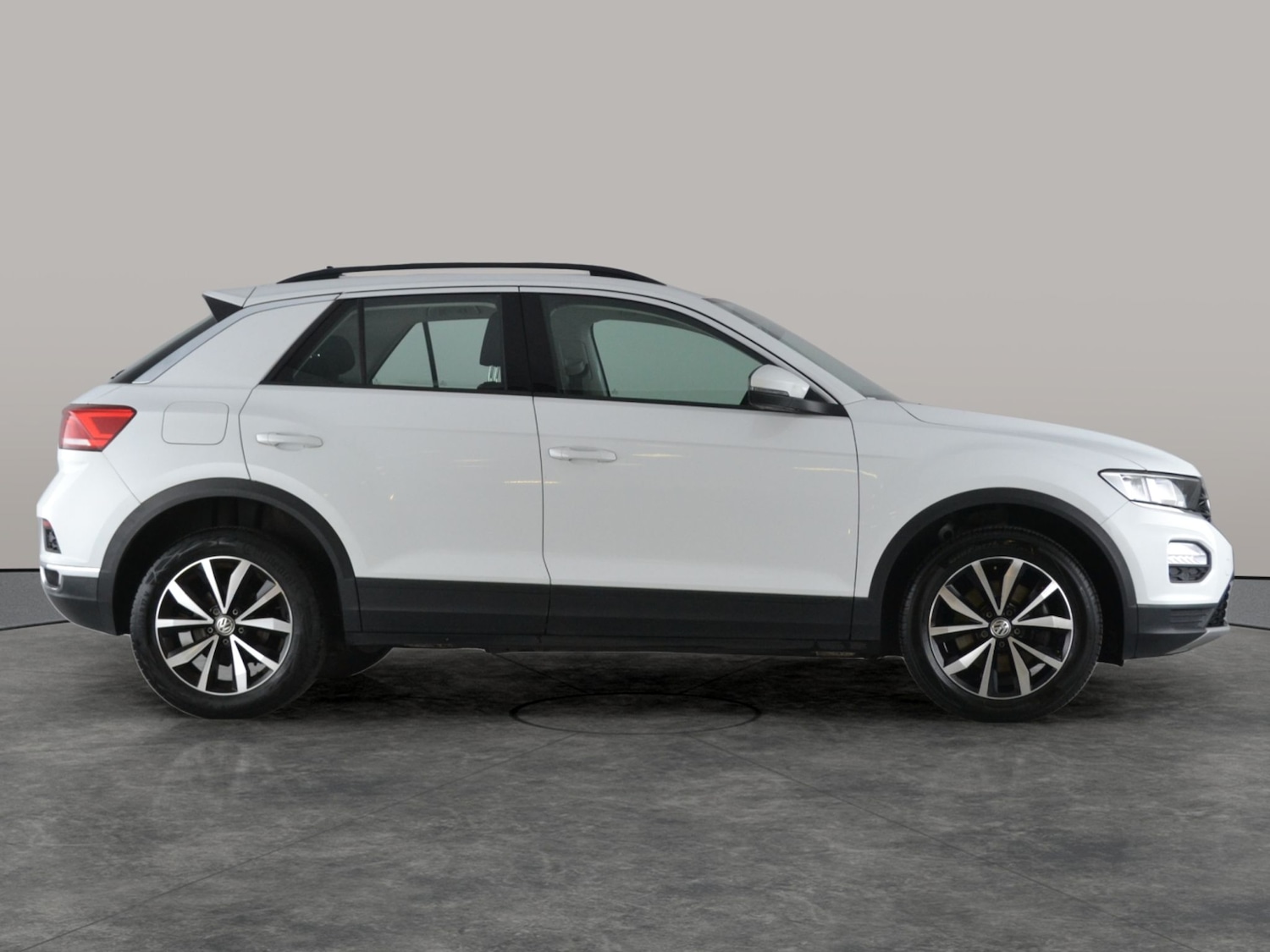 Used Volkswagen T-Roc 2018 for sale - 76436989: Photo 12