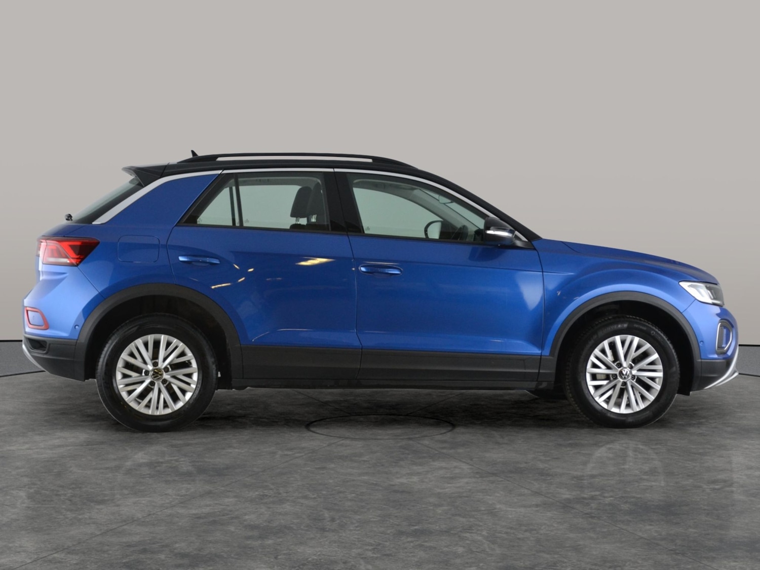 Used Volkswagen T-Roc 2023 for sale - 77557086: Photo 9