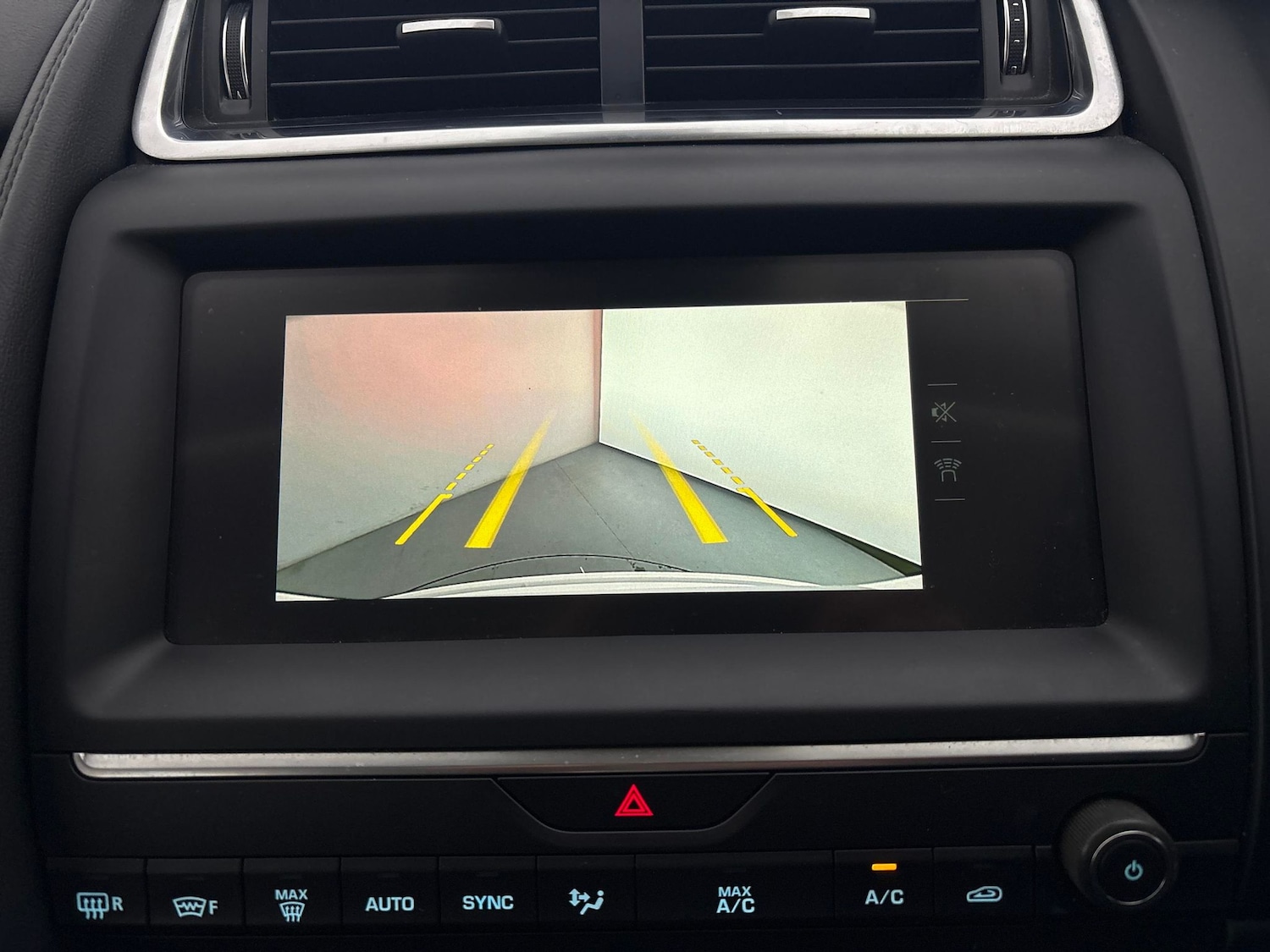 Used Jaguar E-Pace 2019 for sale - 76382989: Photo 7