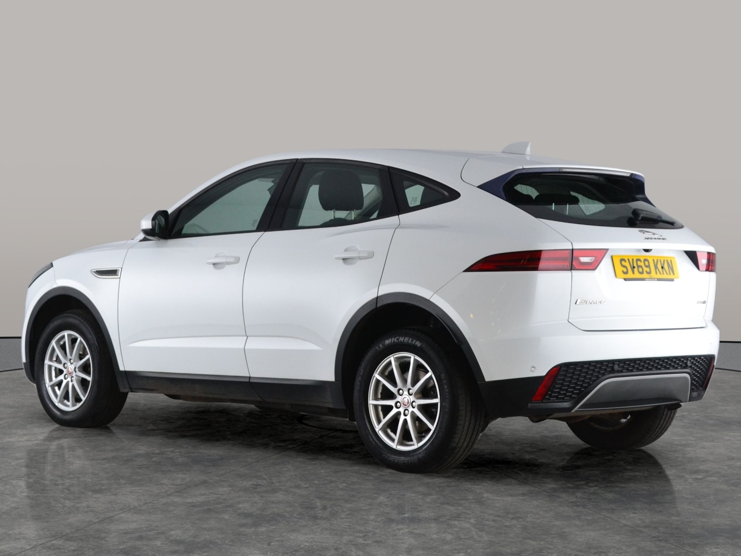 Used Jaguar E-Pace 2019 for sale - 76382989: Photo 9