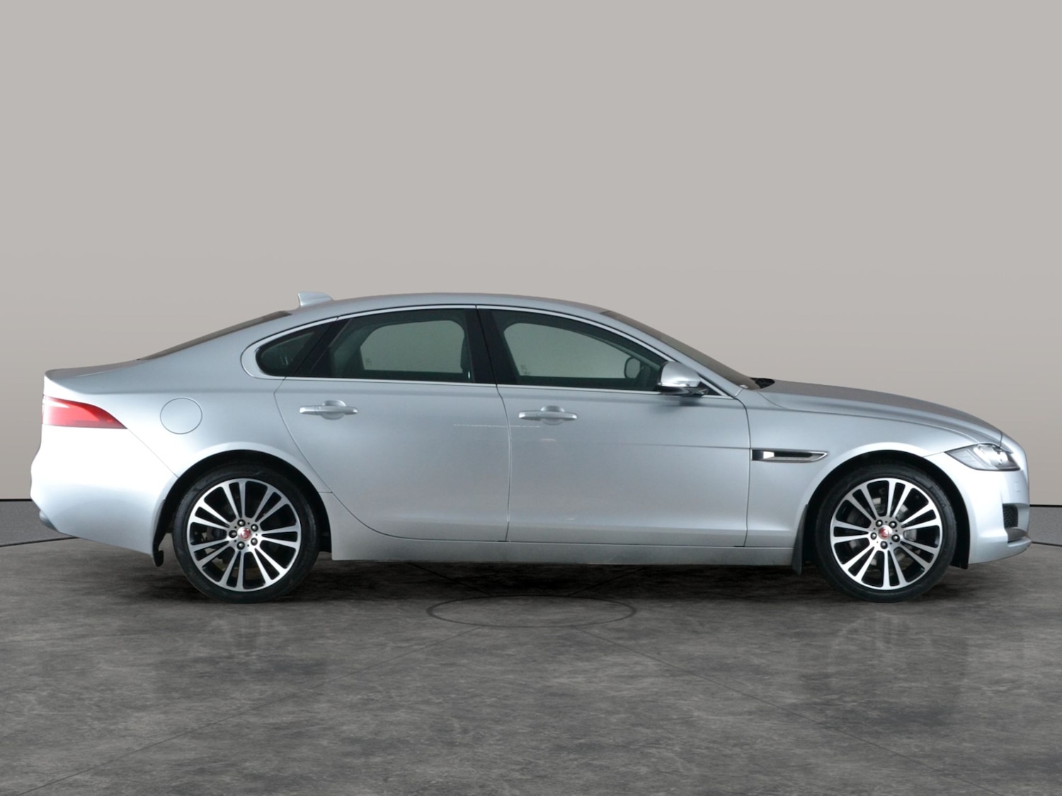 Used Jaguar XF 2018 for sale - 77448097: Photo 10