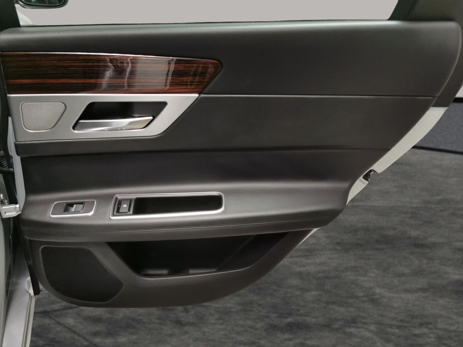 Used Jaguar XF 2018 for sale - 77448097: Photo 32