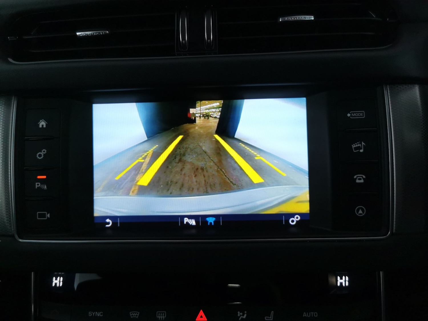 Used Jaguar XF 2018 for sale - 77448097: Photo 5