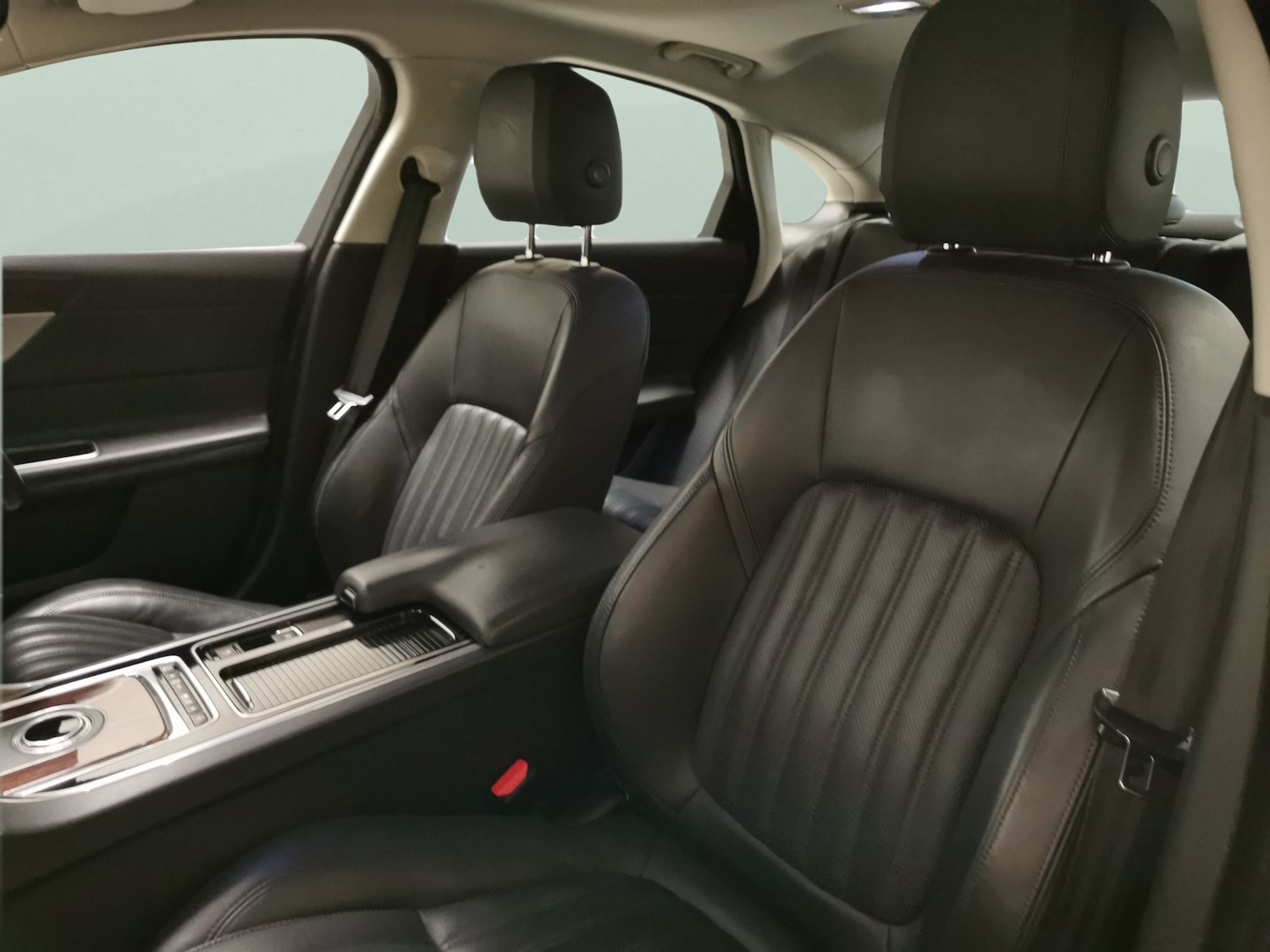 Used Jaguar XF 2018 for sale - 77448097: Photo 7