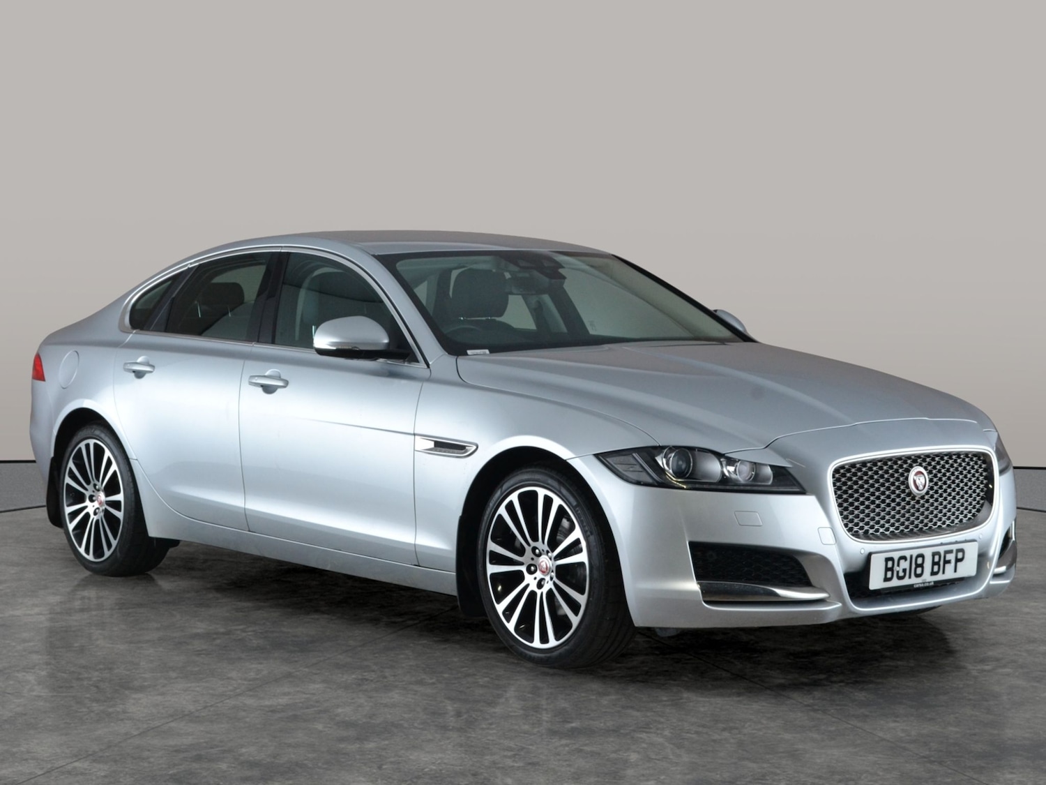 Used Jaguar XF 2018 for sale - 77448097: Photo 9