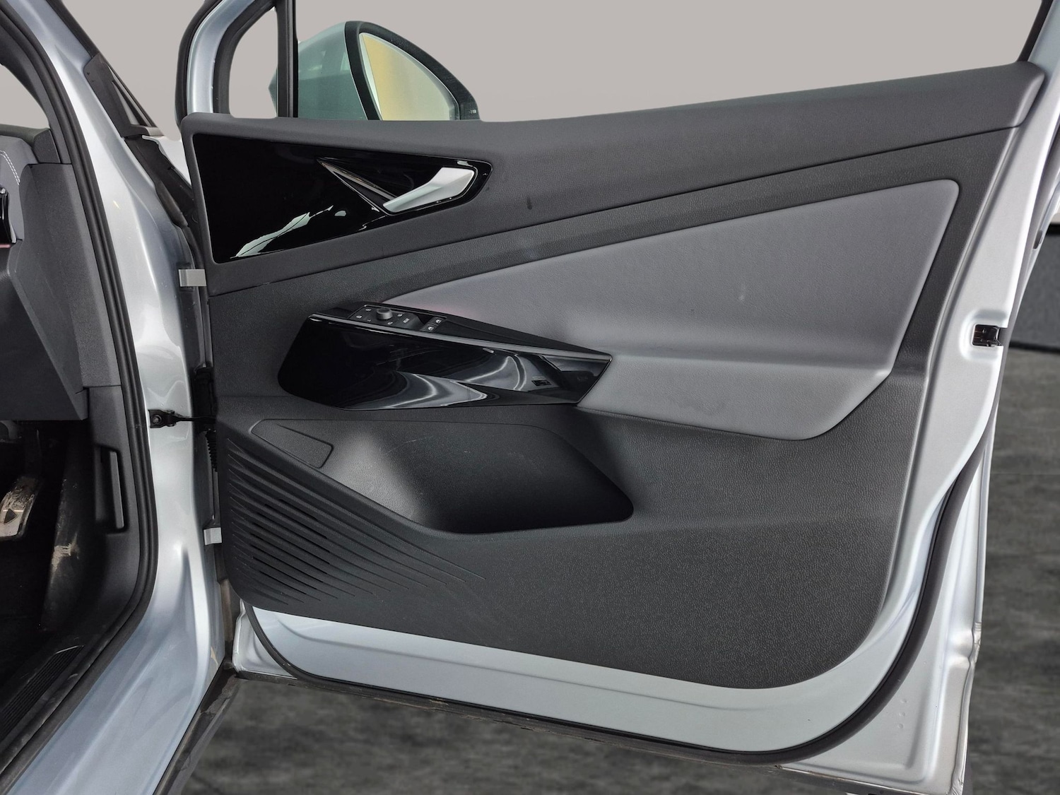 Used Volkswagen ID.4 2023 for sale - 77569945: Photo 32