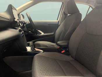 Used Toyota Yaris Cross 2024 for sale - 77458241: Photo