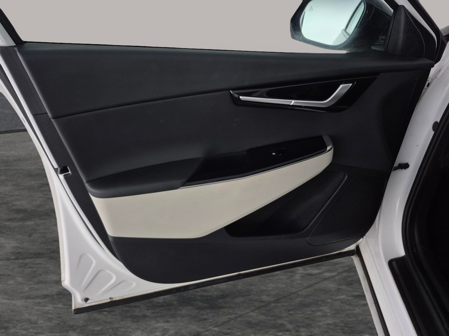 Used Kia EV6 2023 for sale - 77946730: Photo 32