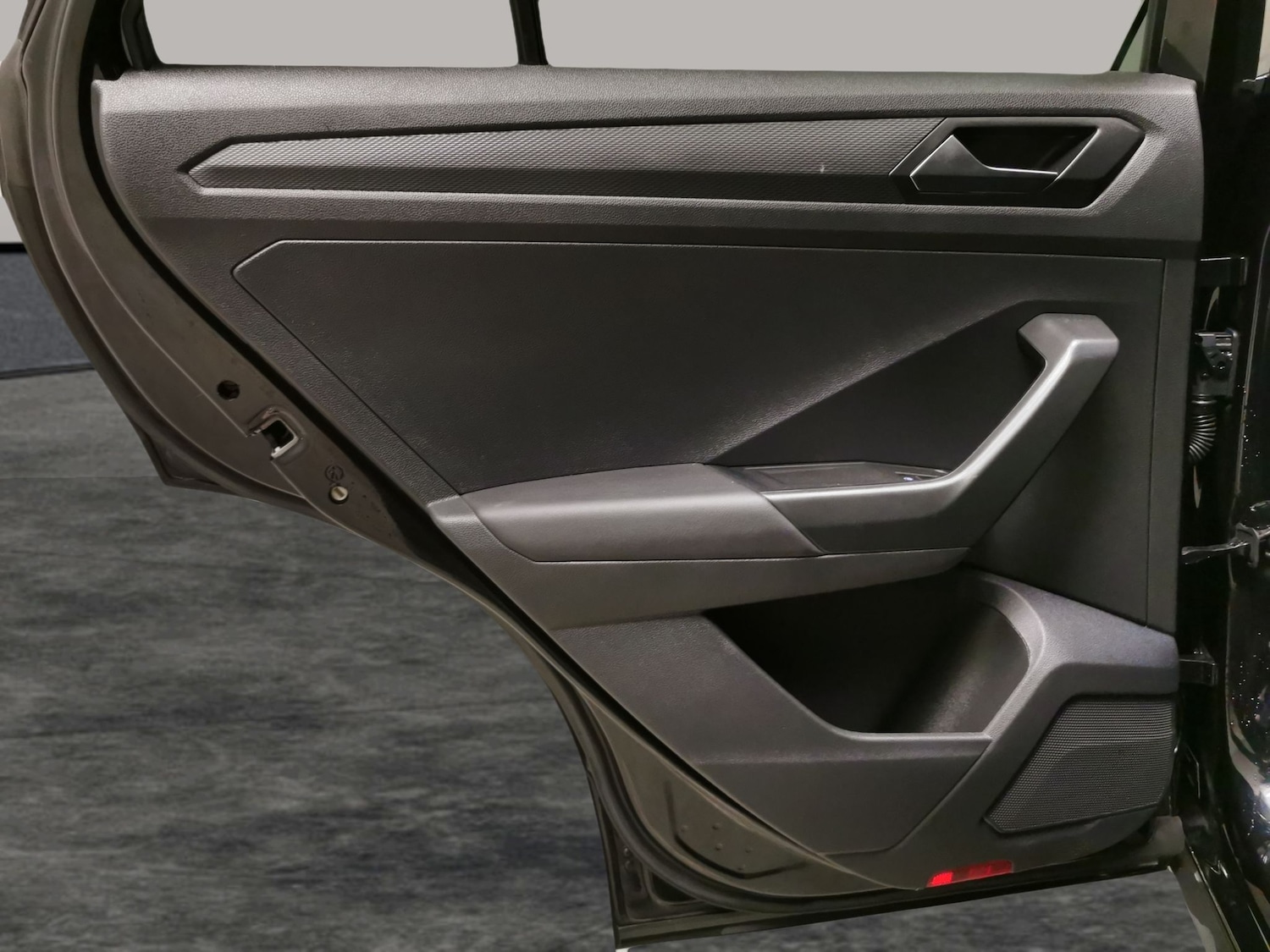 Used Volkswagen T-Roc 2023 for sale - 77397626: Photo 25