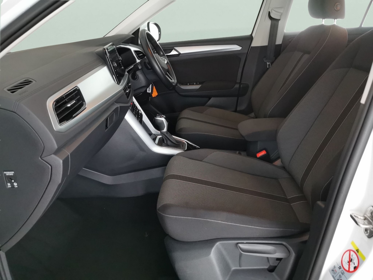 Used Volkswagen T-Roc 2023 for sale - 77743987: Photo 4