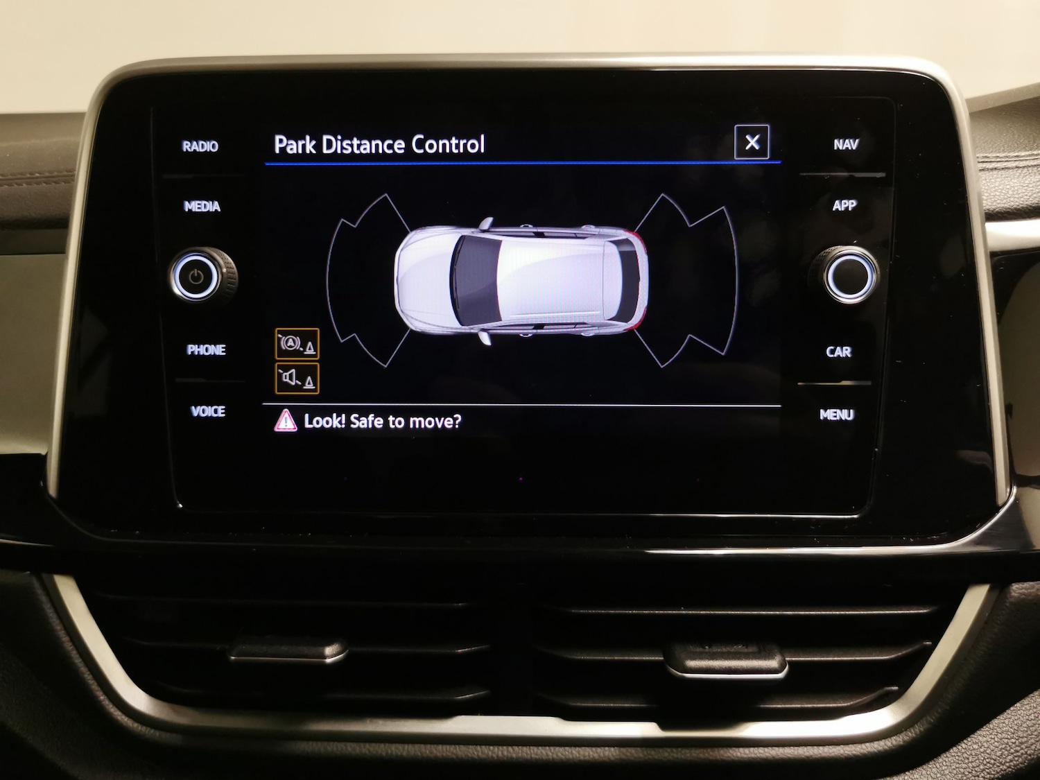 Used Volkswagen T-Roc 2023 for sale - 77262135: Photo 16