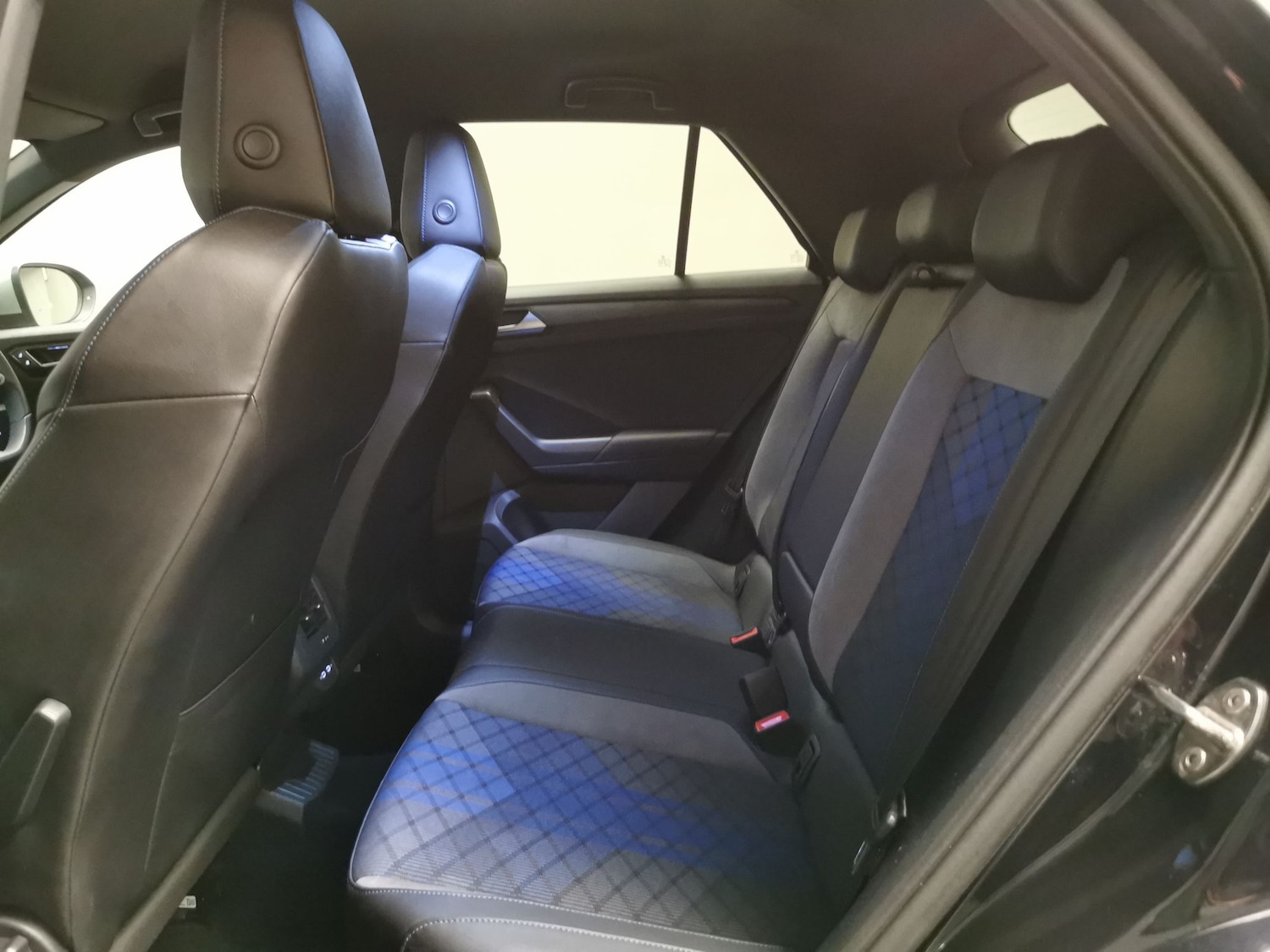 Used Volkswagen T-Roc 2023 for sale - 77262135: Photo 23