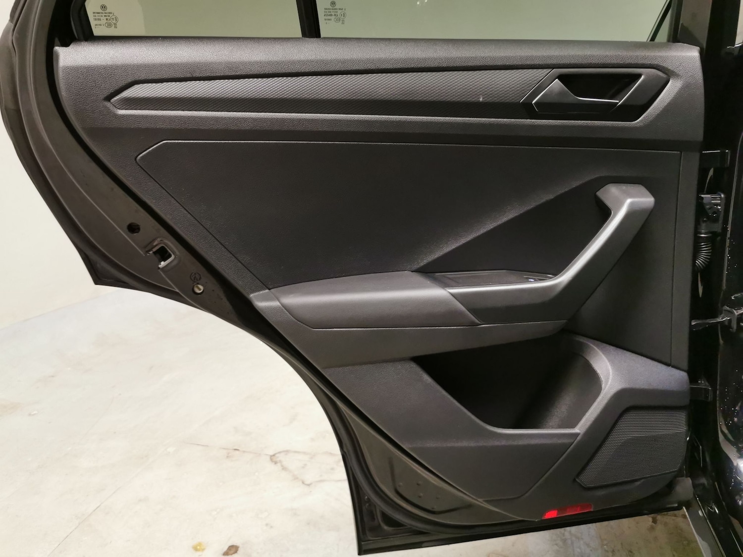 Used Volkswagen T-Roc 2023 for sale - 77262135: Photo 25