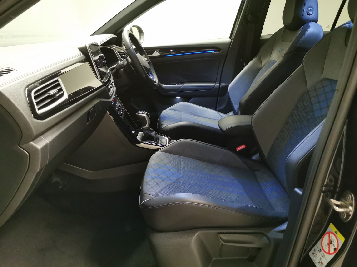 Used Volkswagen T-Roc 2023 for sale - 77262135: Photo 4