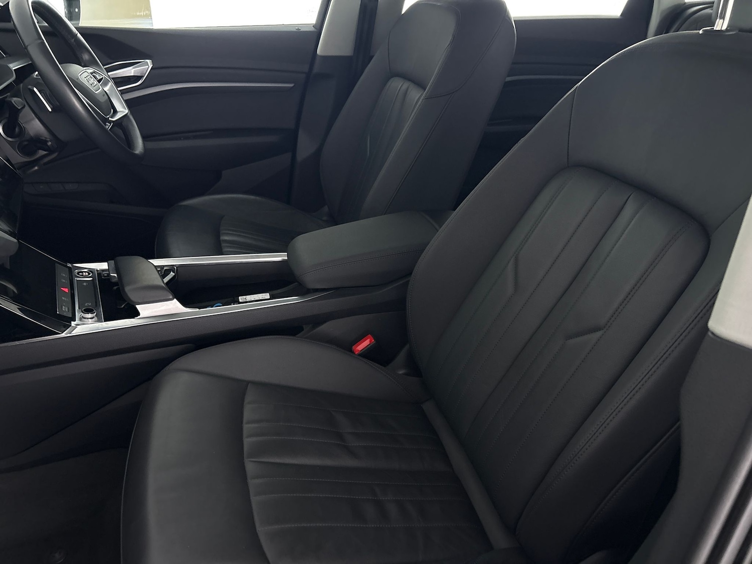 Used Audi e-tron 2022 for sale - 77023790: Photo 7