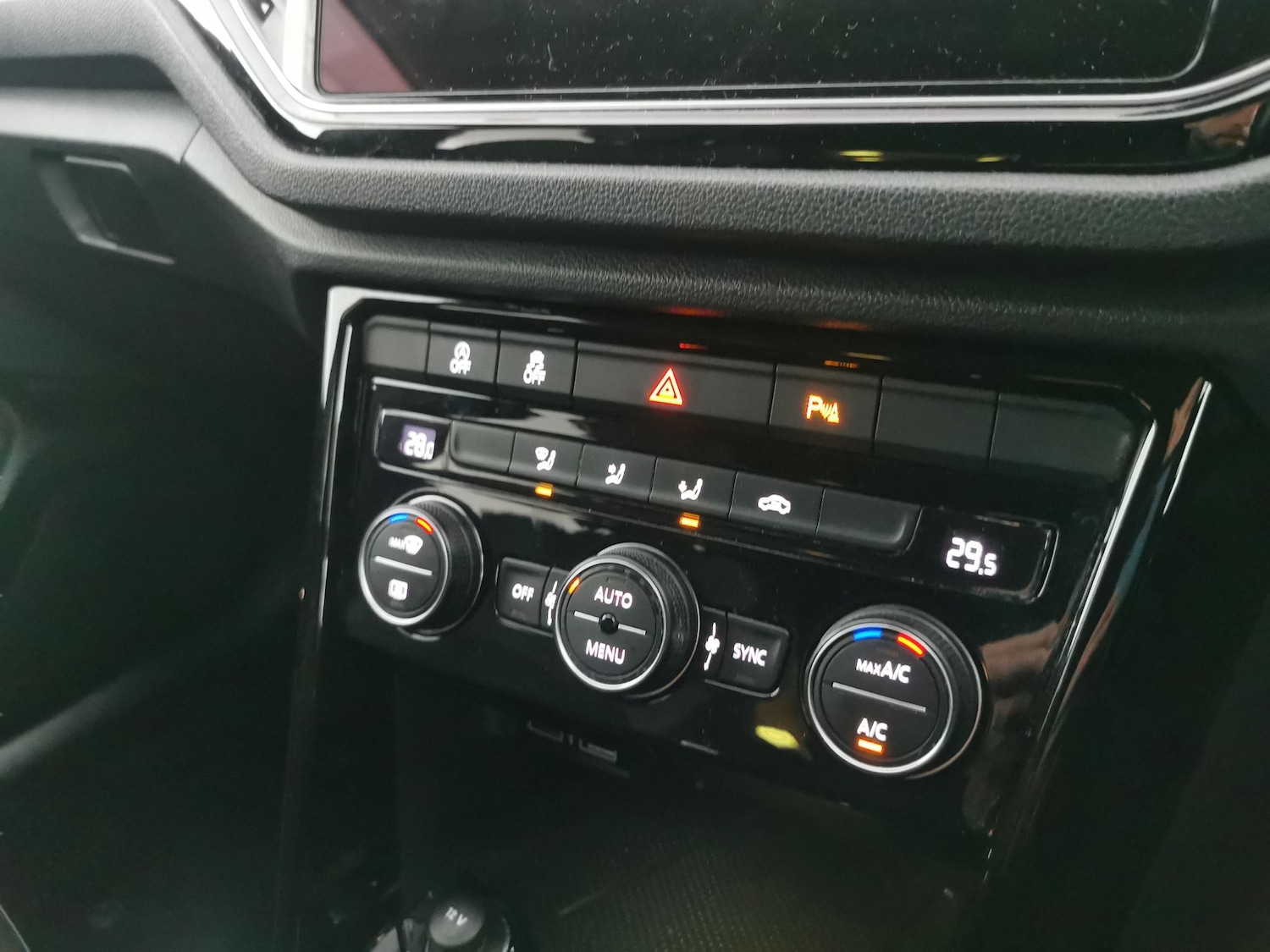 Used Volkswagen T-Roc for sale - 77562855: Photo 19