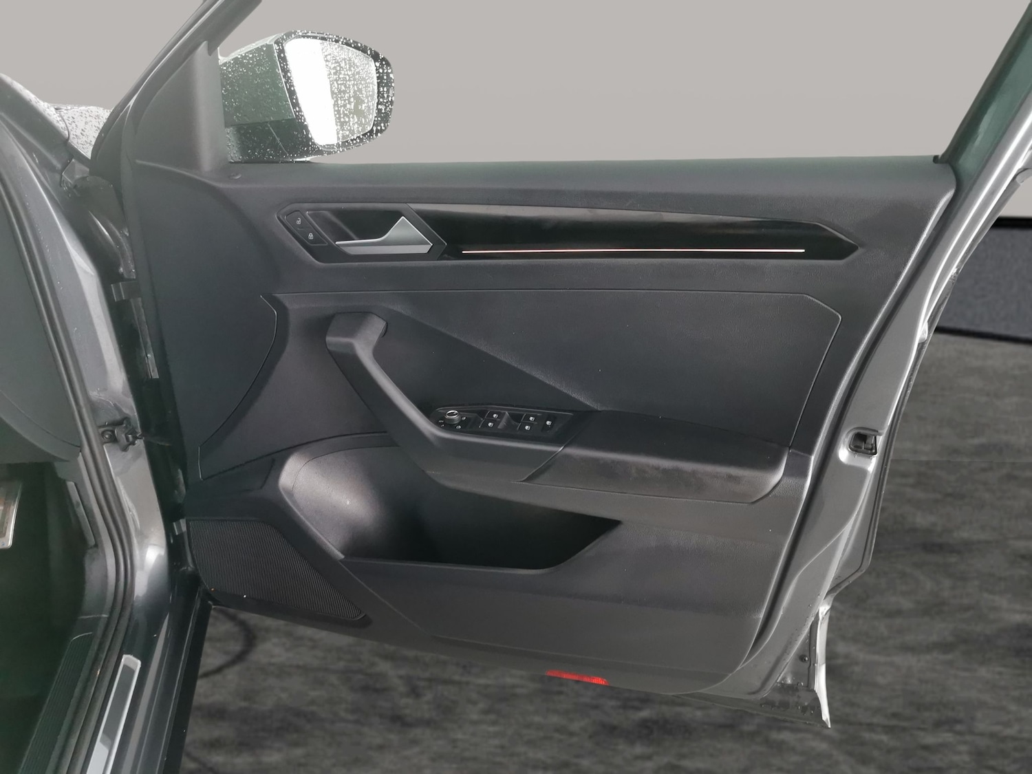 Used Volkswagen T-Roc for sale - 77562855: Photo 29